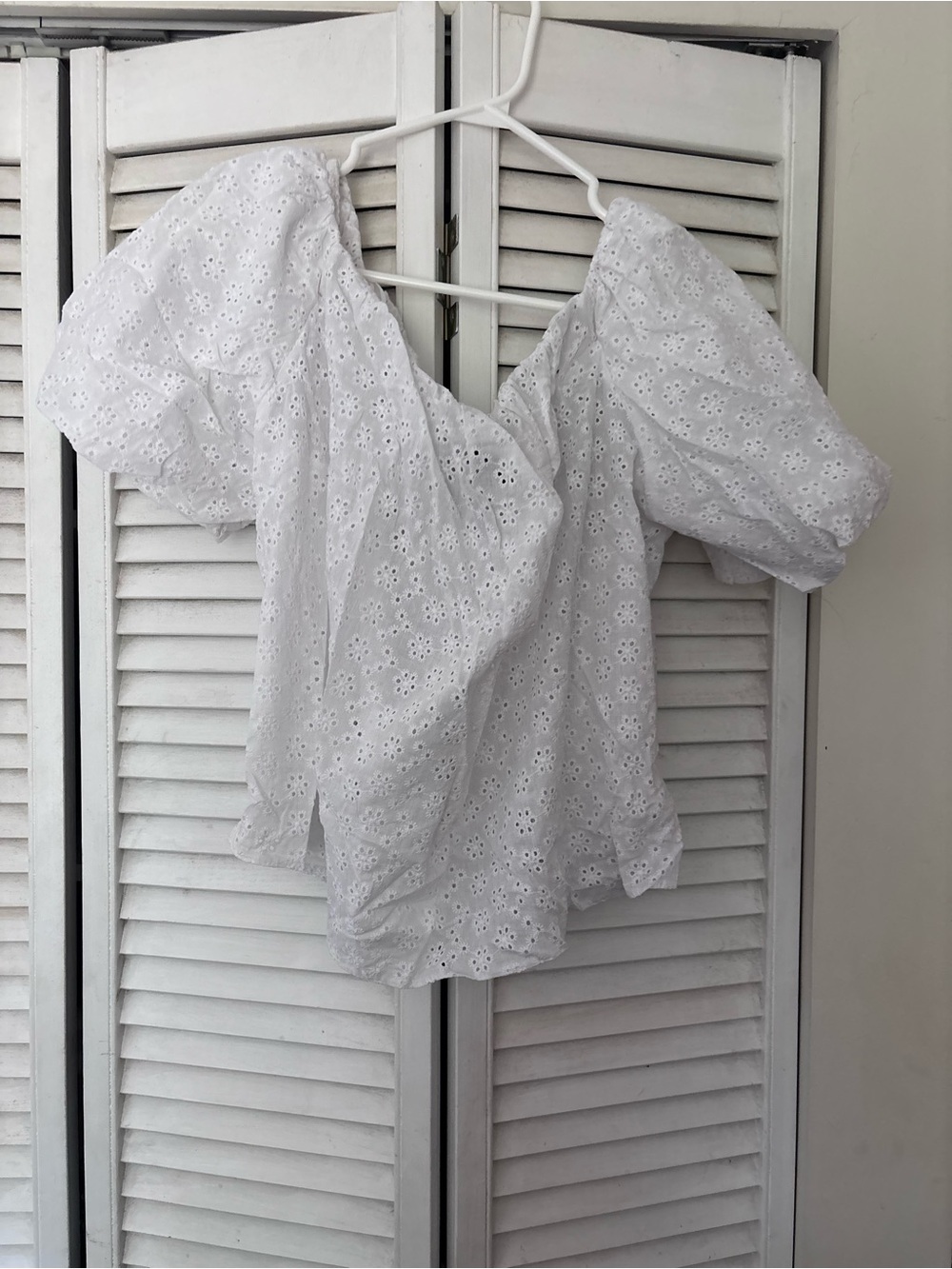 White Eyelet Puff Sleeve Women’s Top